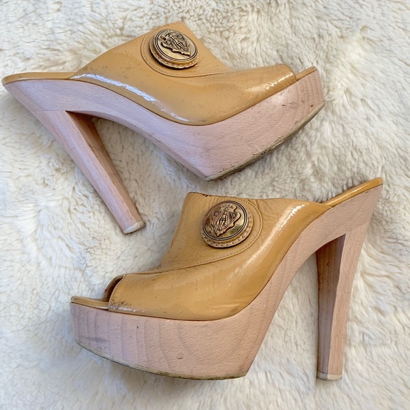 Gucci Shoes - Gucci Patent Platform Slides